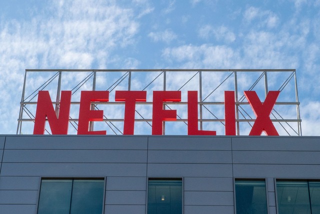 Netflix soll das h&ouml;hste Gebot f&u... Bros. eingereicht haben. (Archivbild)  | Foto: Andrej Sokolow/dpa