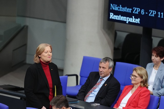 Auch nach dem Rentenpaket ist das Them...erin B&auml;rbel Bas noch nicht durch.  | Foto: Kay Nietfeld/dpa