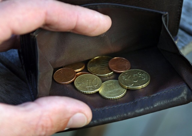 Wegen eines Arbeitsunfalls des Vaters ...ktions Weihnachtswunsch konnte helfen.  | Foto: Karl-Josef Hildenbrand (dpa) 