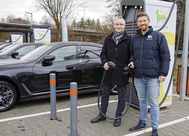 Neuer E-Ladepark am Pendlerparkplatz a...hert von der Betreiberfirma Plenitude   | Foto: Ruth Seitz