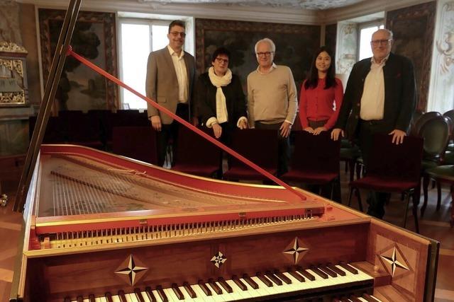 Lions-Club spendet 3000 Euro fr neue Sthle