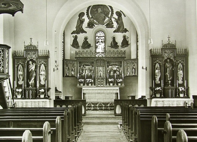 Blick in die alte Kirche mit dem Chor und dem 1896 geschaffenen Hochaltar  | Foto: Repro Zapf