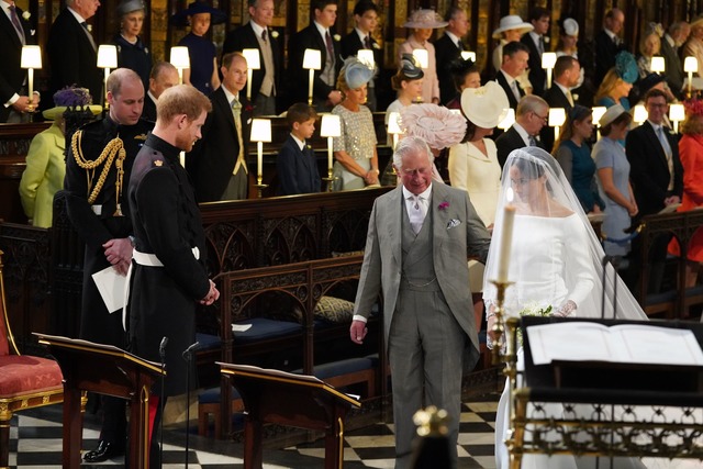 Zum Altar wurde Meghan von Charles gef&uuml;hrt. (Archivbild)  | Foto: Jonathan Brady/PA Wire/dpa