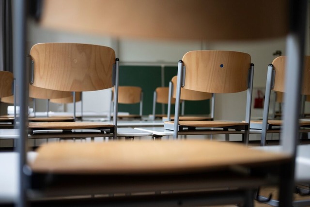 Die Sdwest-CDU will Lehrerinnen und Lehrern mehr Druck machen.  | Foto: Marijan Murat (dpa)