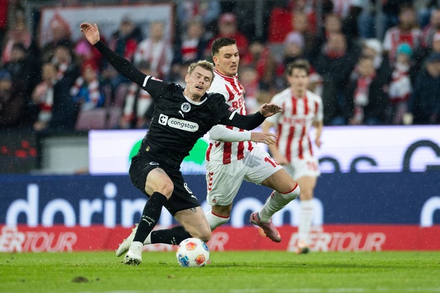 K&ouml;lns Said El Mala (r) hatte die erste gute Chance der Partie.  | Foto: Rolf Vennenbernd/dpa