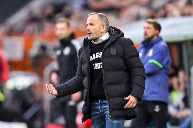 Manuel Baum hilft beim FC Augsburg als Trainer aus.  | Foto: Harry Langer/dpa