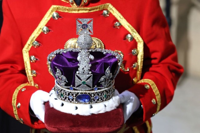 Die Vitrine der &#8222;Imperial State Crown&#8220; wurde beschmiert.  | Foto: Chris Jackson (dpa)
