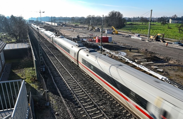 Weil der Tunnel bei Rastatt sp&auml;te...rorts weniger ICE halten. (Archivbild)  | Foto: Uli Deck/dpa