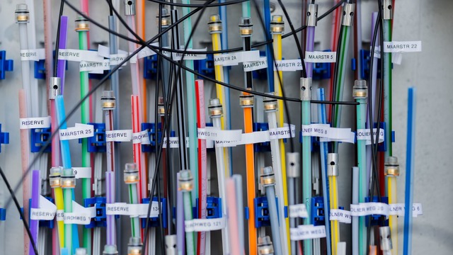 Gleich sechs gr&ouml;&szlig;ere St&aum...ozent Glasfaserabdeckung. (Symbolbild)  | Foto: Rolf Vennenbernd/dpa