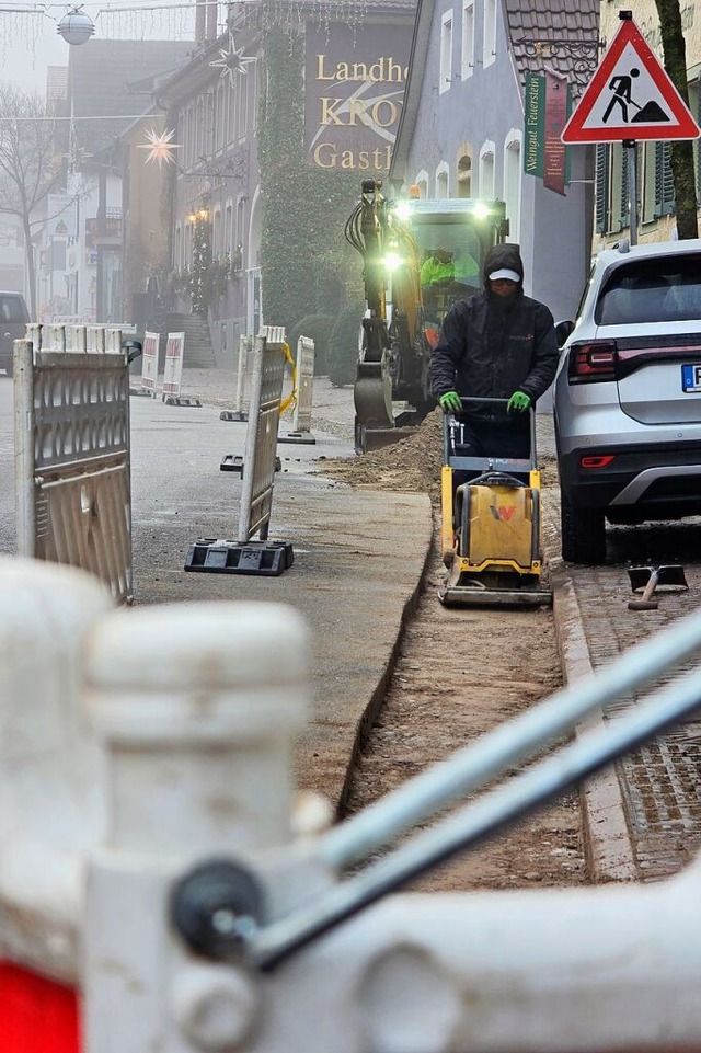 In Heitersheims Hauptstrae wird Glasfaser verlegt.  | Foto: Simone Hhl