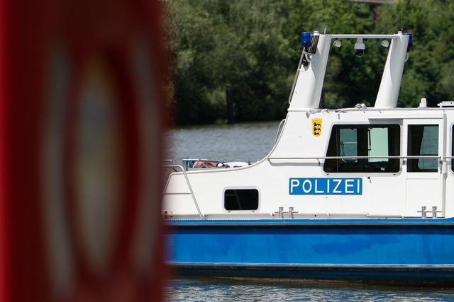 Mann fährt mit Auto in Rhein und ertrinkt