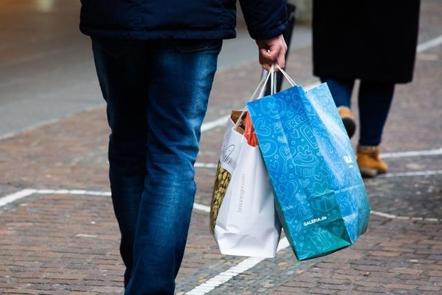 Adventszeit: Kunden halten sich beim Einkaufen noch zurück