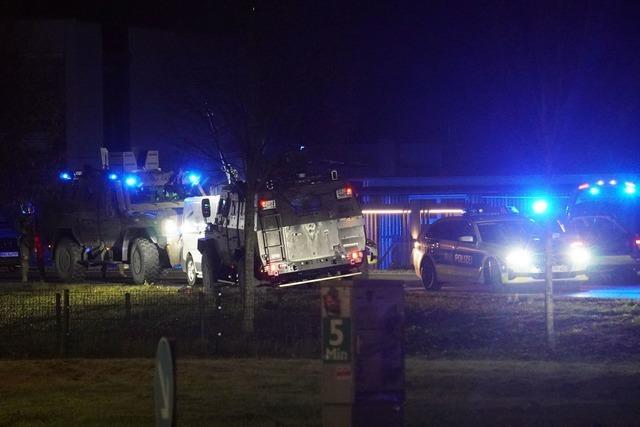 SEK-Panzerwagen rammt Transporter - Mann festgenommen