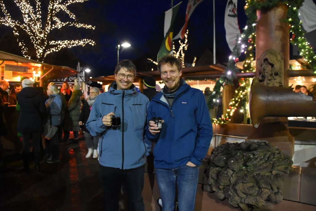 Glhwein, Kunsthandwerk und internationale Kstlichkeiten: Der Weihnachtsmarkt hat am Wochenende fr eine festliche Atmosphre in Gundelfingen gesorgt.