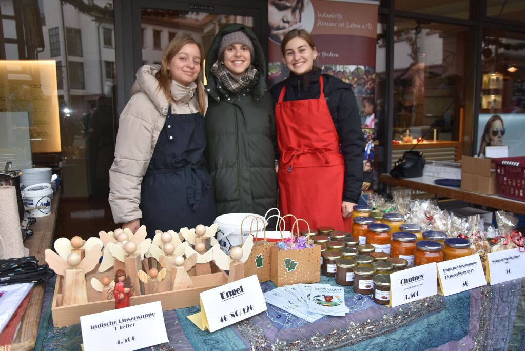 Fr Kinder in Indien wurde am Stand der Indienhilfe auch Linsensuppe verkauft.