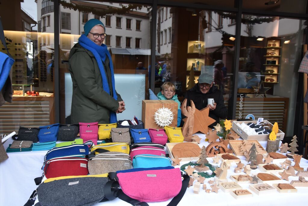 Glhwein, Kunsthandwerk und internationale Kstlichkeiten: Der Weihnachtsmarkt hat am Wochenende fr eine festliche Atmosphre in Gundelfingen gesorgt.