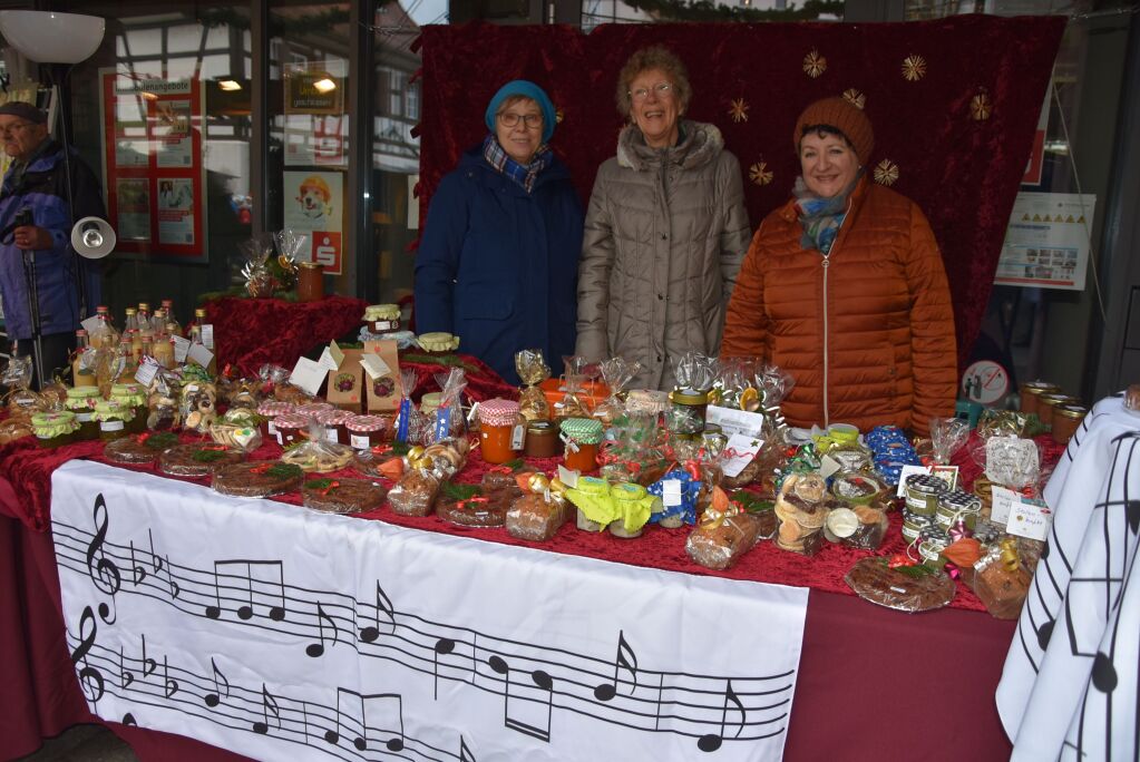 Auch Mitglieder des Cantemus-Chors hatten einen Weihnachtsmarktstand.