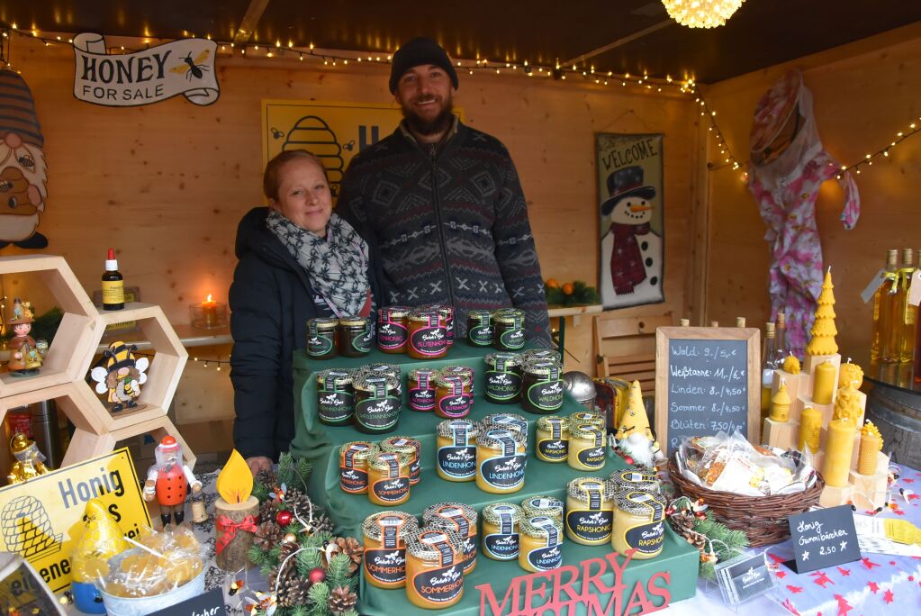 Honig aus Gundelfingen: Steward Baker und seine Frau sind weit ber die Gundelfingen Grenzen bekannt fr ihren Honig.