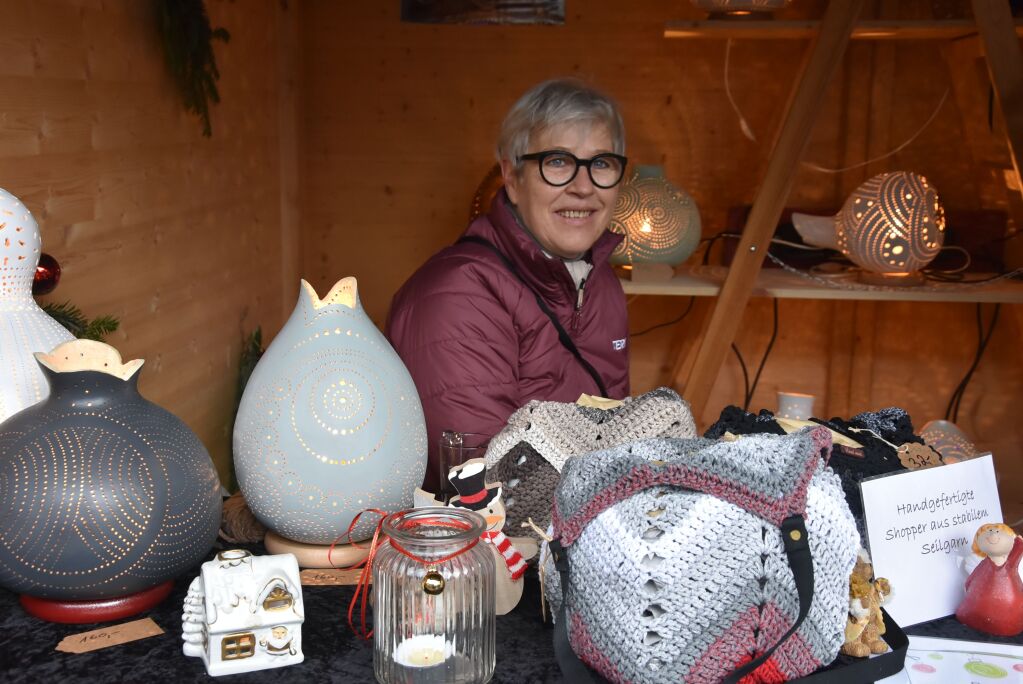 Glhwein, Kunsthandwerk und internationale Kstlichkeiten: Der Weihnachtsmarkt hat am Wochenende fr eine festliche Atmosphre in Gundelfingen gesorgt.
