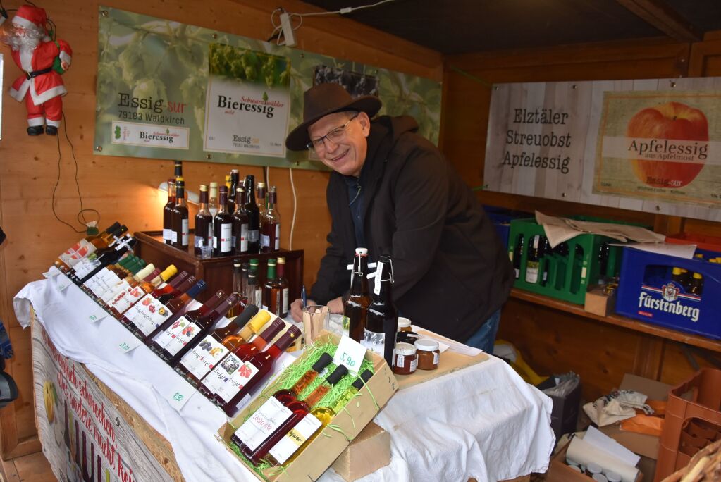 Glhwein, Kunsthandwerk und internationale Kstlichkeiten: Der Weihnachtsmarkt hat am Wochenende fr eine festliche Atmosphre in Gundelfingen gesorgt.