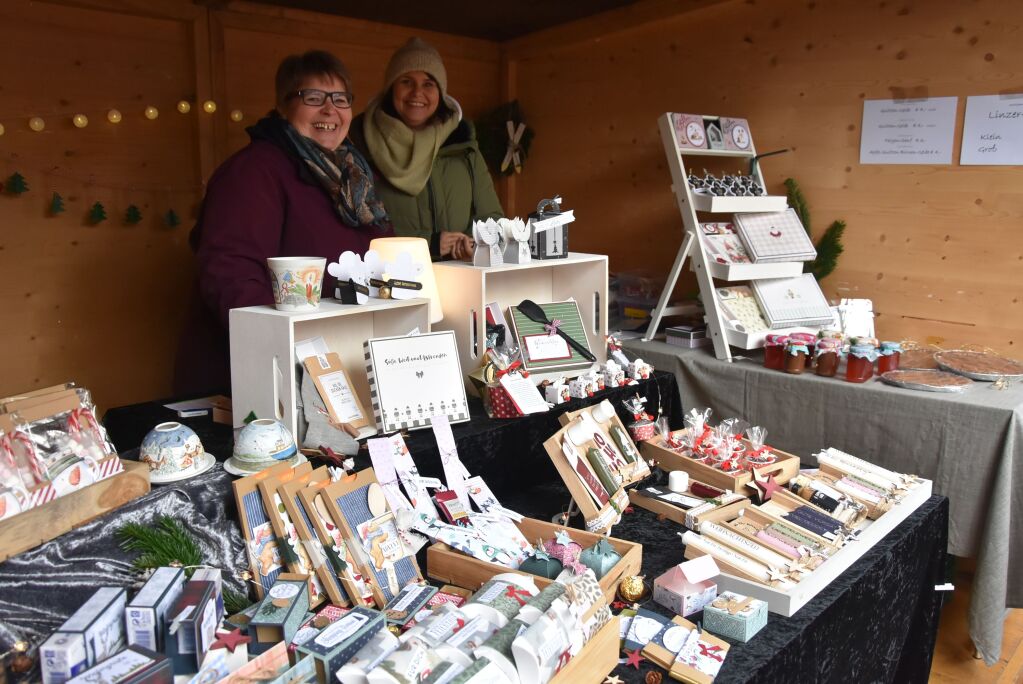 Glhwein, Kunsthandwerk und internationale Kstlichkeiten: Der Weihnachtsmarkt hat am Wochenende fr eine festliche Atmosphre in Gundelfingen gesorgt.