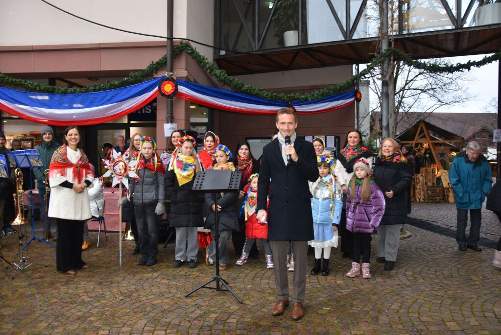 Glhwein, Kunsthandwerk und internationale Kstlichkeiten: Der Weihnachtsmarkt hat am Wochenende fr eine festliche Atmosphre in Gundelfingen gesorgt.