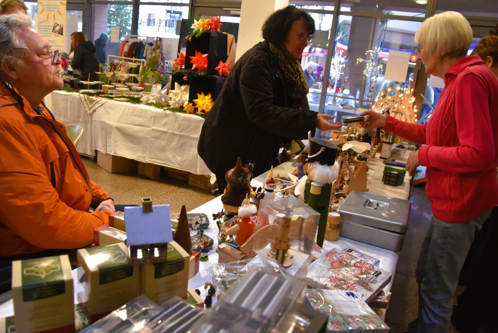 Weihnachtlicher Schmuck direkt aus der schsischen Partnerstadt Scheibenberg