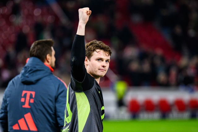 &Uuml;berzeugte beim M&uuml;nchner Sieg in Stuttgart: Torwart Jonas Urbig.  | Foto: Tom Weller/dpa