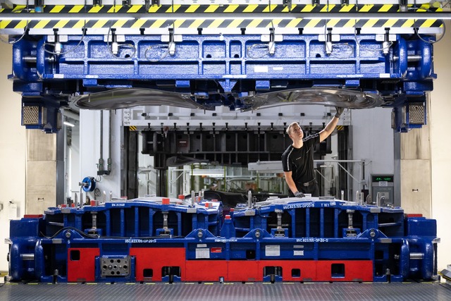 Vorgesehen ist bisher, dass die K&ouml... 2028 schrittweise sinkt. (Symbolbild)  | Foto: Sebastian Kahnert/dpa