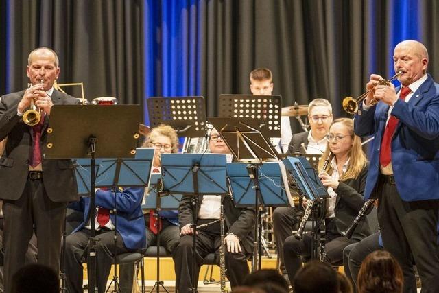 Bravourauftritt: Stadtmusik Schopfheim begeistert mit Weihnachtskonzert auf hohem Niveau