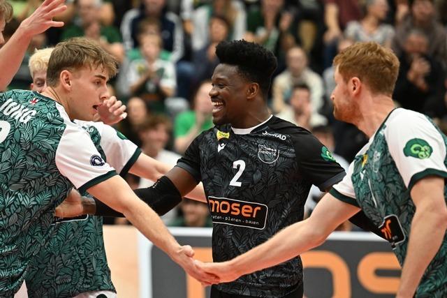 Mitreiende  Momente der Freiburger Volleyballer beim 3:1-Heimsieg gegen die Grizzlys Giesen