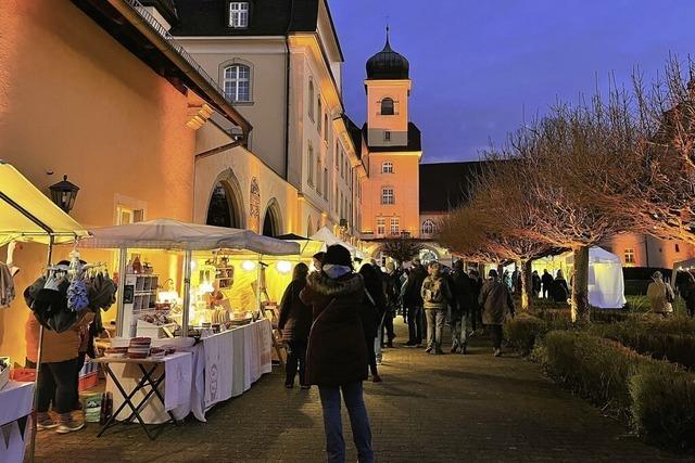 Weihnachtsromantik fr Gro und Klein bietet der Kunsthandwerkermarkt im Malteserschloss Heitersheim