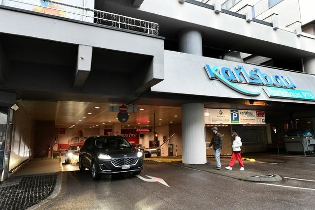 Freiburger Polizei befreit Autofahrer aus der Karlsbau-Garage