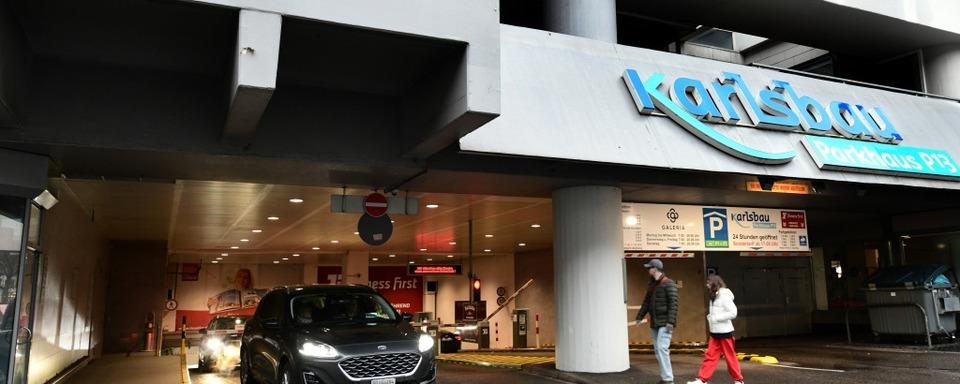 Freiburger Polizei befreit Autofahrer aus der Karlsbau-Garage