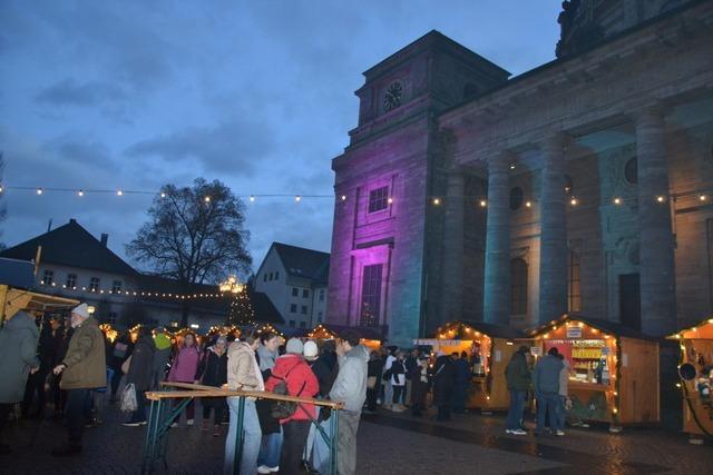 Weihnachtliche Stimmung vor dem Dom