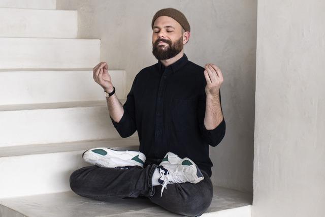 Launige Gesellschaftssatire: Standup-Comedian Patrick Salmen liest Kurzgeschichten im Freiburger Vorderhaus