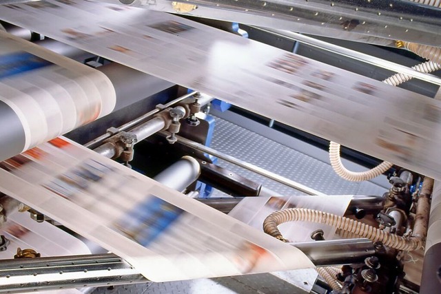 Machen Tempo: frisch bedruckte Papierbahnen fr die BZ  | Foto: KBA