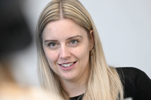 Mit dem Unternehmen von Jeff Bezos fli...uuml;r einige Minuten in den Weltraum.  | Foto: Felix H&ouml;rhager/dpa