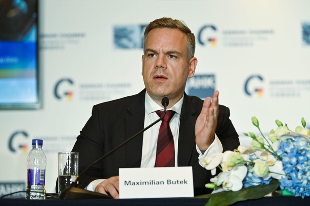 Die deutsche Handelskammer hofft f&uum... mehr Nachfrage in China. (Archivbild)  | Foto: Johannes Neudecker/dpa