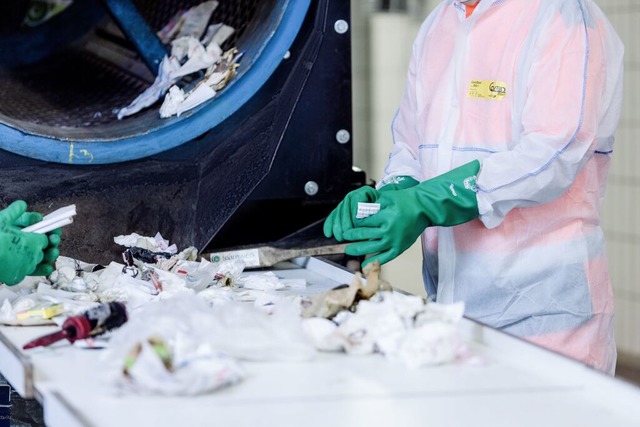 Der Restmll wird genau sortiert und analysiert.  | Foto: teamwerk AG