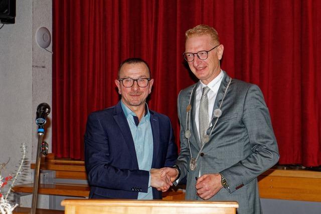 Brgermeister Gedemer legt in Herbolzheim feierlich den Amtseid ab und hlt Pldoyer fr Demokratie
