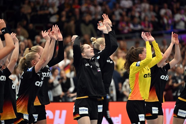 Bislang nicht zu stoppen: Die deutsche...rinnen spazieren ins WM-Viertelfinale.  | Foto: Federico Gambarini/dpa