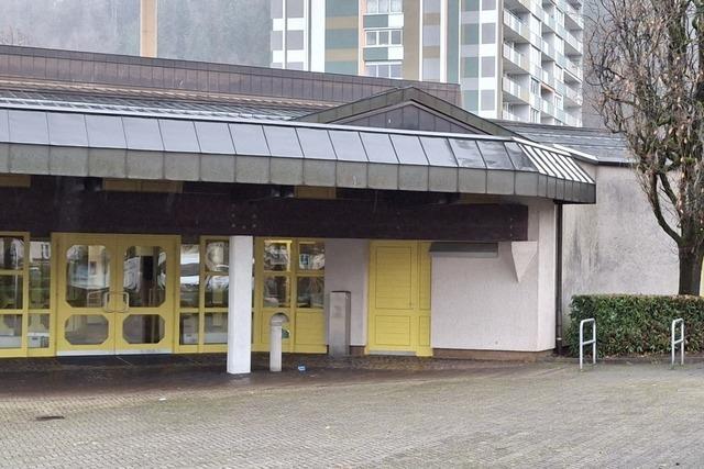 Undicht: Schopfheims Stadthalle hat einen Dachschaden