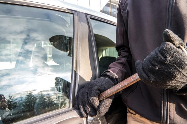 In Ebringen durchsuchen Diebe nachts mehrere Autos – Polizei warnt vor Einbruch
