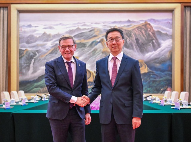 Vize-Pr&auml;sident Han Zheng war Wade...rangh&ouml;chster Gastgeber in Peking.  | Foto: Soeren Stache/dpa