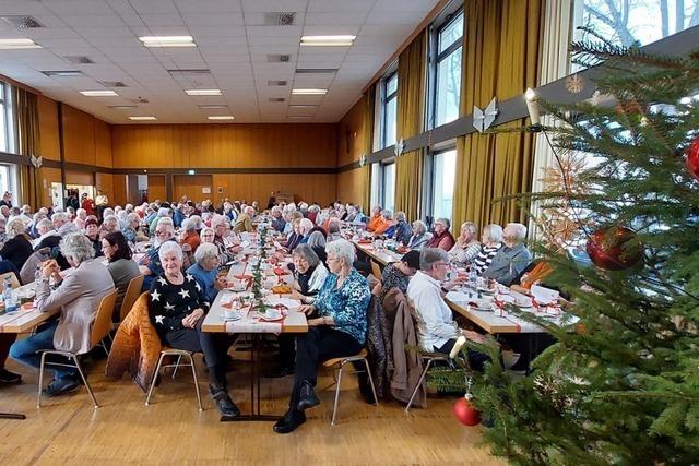 Weihnachtliche Stimmung der Senioren im Katholischen Gemeindehaus Weil