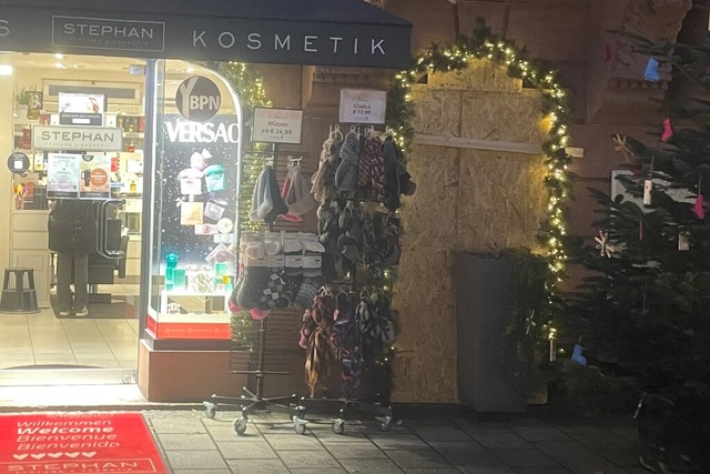 Ein bislang unbekannter Tter hat das ...in der Lahrer Marktstrae eingeworfen.  | Foto: Julia Gpfert