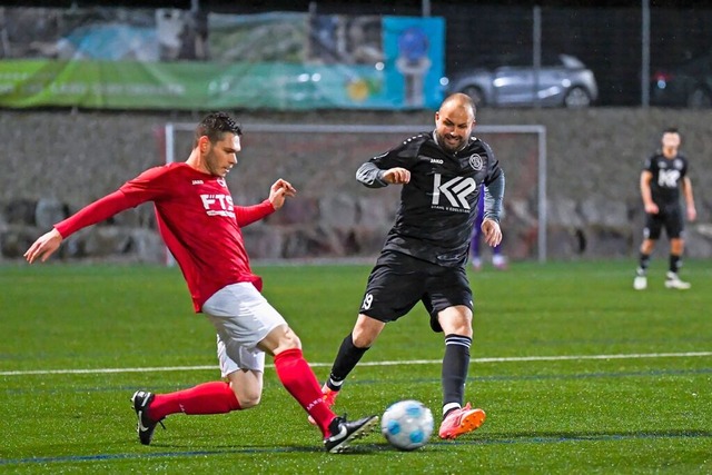 Der Chef kickt mit: Gabriel Iordan, de...Spieljahr mit seinem Team erfolgreich.  | Foto: Gerd Gruendl