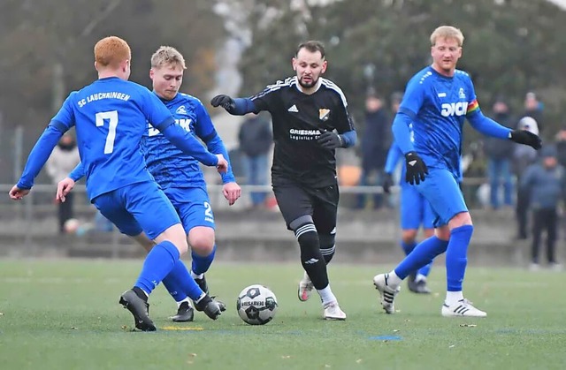 Antreiber: Ionatan-Rares Baldean (Mitt...1 gegen Aufstiegskonkurrent Jestetten.  | Foto: JUERGEN RUDIGIER