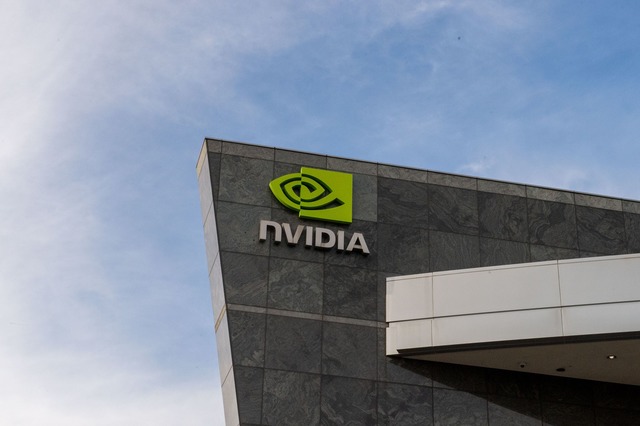 Nvidia dominiert das Gesch&auml;ft mit...uml;nstliche Intelligenz. (Archivbild)  | Foto: Andrej Sokolow/dpa